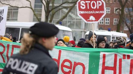 Viele der Demonstranten sehen die Zwangsräumung als einen Ausdruck der Gentrifizierung in Berlin.