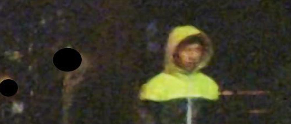 Das Fahndungsfoto der Polizei zeigt den mutmaßlichen Täter.