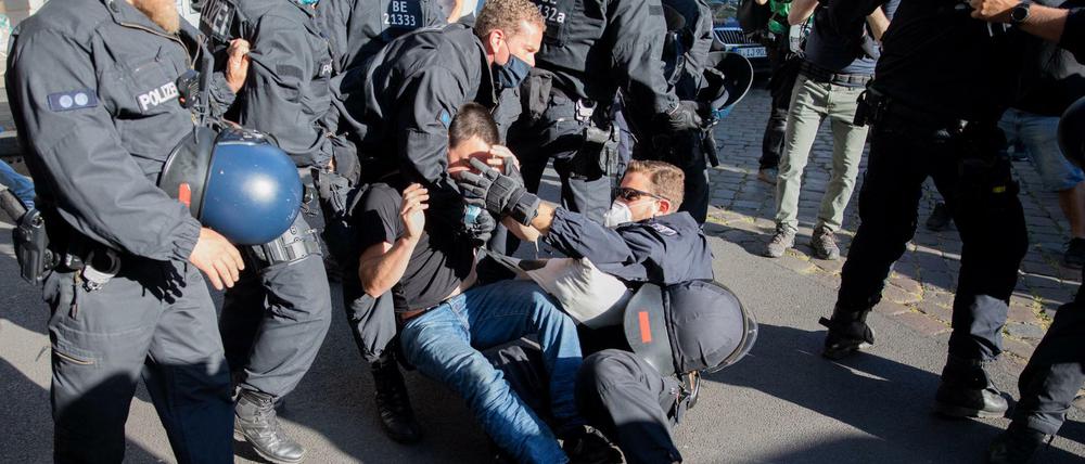 Bei den Demonstrationen in Berlin-Friedrichshain kam es zu Auseinandersetzung zwischen der Polizei und Teilnehmern.