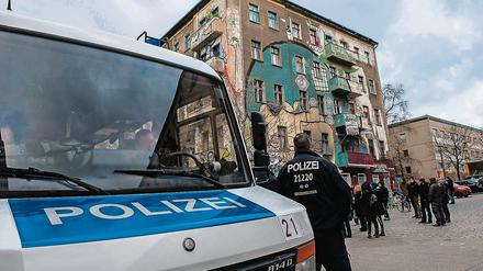 Häufig in Friedrichshain: Polizei bei einem Einsatz in der Rigaer Straße im Januar.