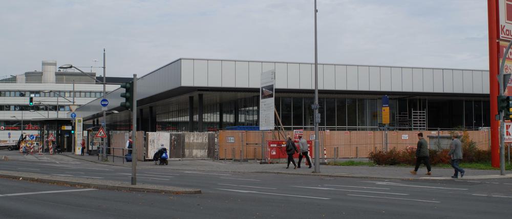 Baustelle Gesundbrunnen. Es gibt schon noch einiges zu tun am Empfangsgebäude des neuen Bahnhofs. 