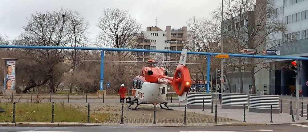 Mit diesem Hubschrauber wurde die Schwerverletzte ins Unfallkrankenhaus Marzahn gebracht.