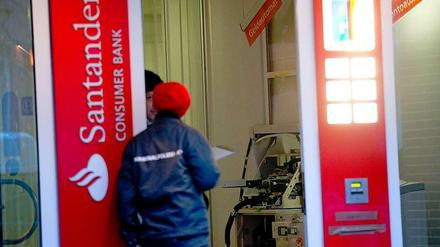 Mit einem Gasgemisch haben die Täter den Geldautomaten in Wilmersdorf aufgesprengt.