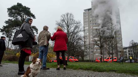 In Schmargendorf brannte das älteste Hochhaus Berlins. Die Berliner Feuerwehr rettete mehrere Personen aus dem Gebäude. 
