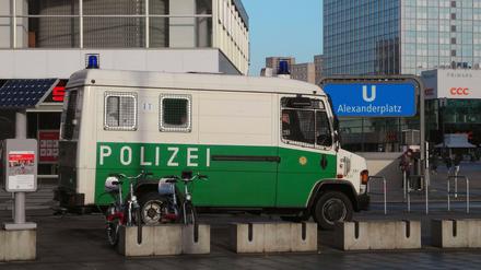 Stammgast: Am Alexanderplatz gibt es immer wieder Polizeieinsätze. 