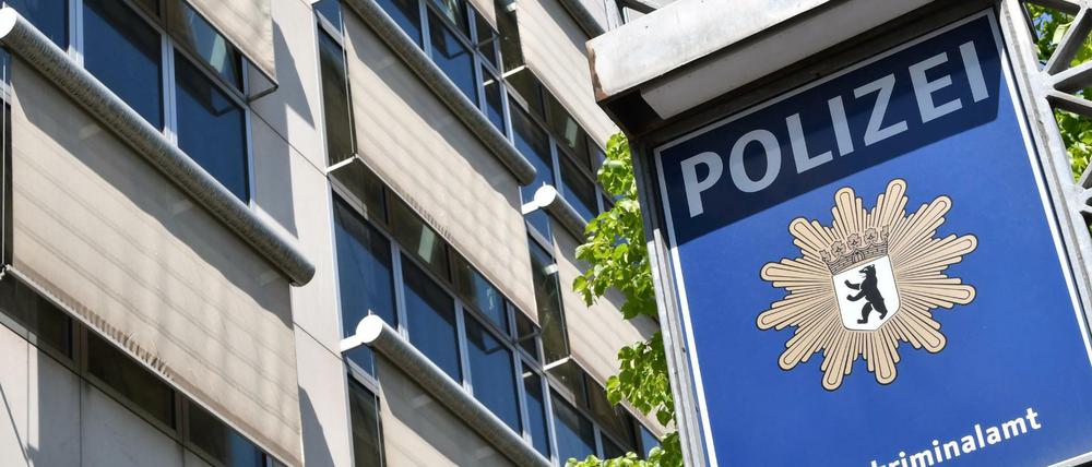 Innensenator Geisel (SPD) hat Strafanzeige gegen das Landeskriminalamt (LKA) wegen möglicher Strafvereitlung im Amt und Urkundenfälschung gestellt. 