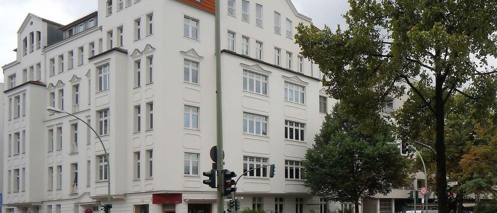 Am Tag danach. Der Olivaer Platz an der Ecke Lietzenburger Straße. Vor dem Café hatte ein Autofahrer am Vorabend auf zwei Männer geschossen. 