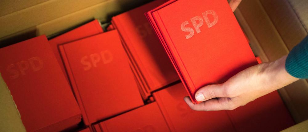 Parteibücher der SPD.