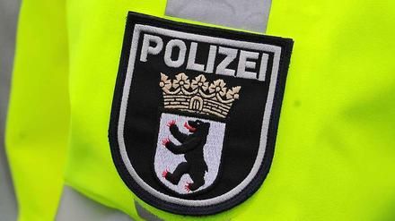 Die Polizei ermittelt wegen einer Prügelei vor einer Diskothek in Köpenick in der Nacht von Freitag zu Samstag. 