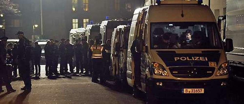 Die Polizei rückte zu Durchsuchungen an zwölf Orten in Berlin und Brandenburg aus.