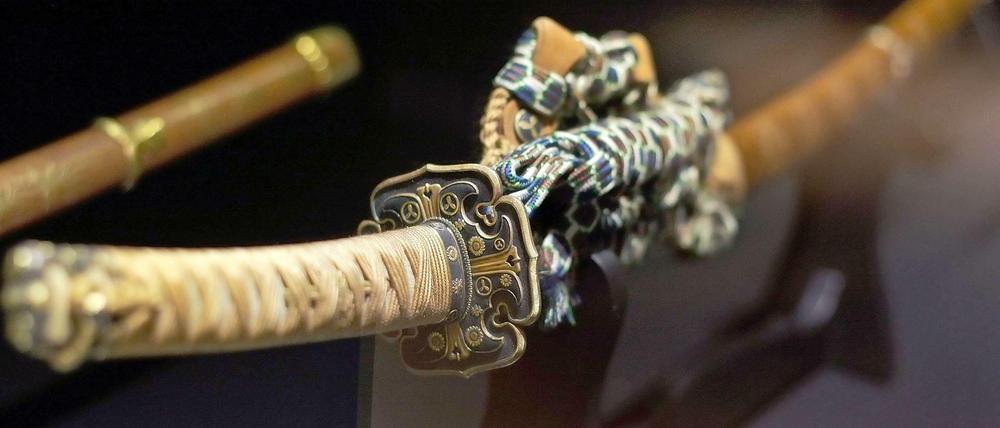 Ein Samuraischwert ist eine alte japanische Kriegswaffe mit extrem scharfer Klinge.