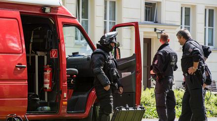 Spezialeinsatzkommando: Beamte der Brandenburger Polizei beim Einsatz in Eisenhüttenstadt am Mittwoch.