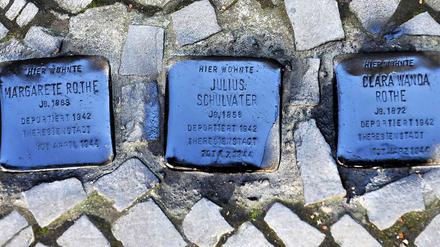 Die beschmierten Stolpersteine in Friedenau.