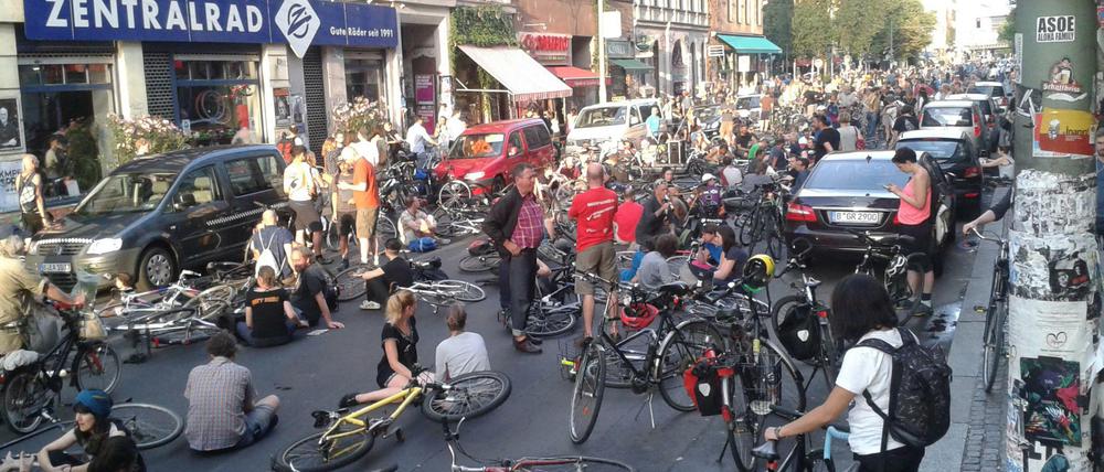 Einige Hundert Demonstranten waren im Juli 2016 mit ihren Fahrrädern dabei.