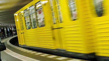 Langes Warten und überfüllte Zügen in den U-Bahnen gehört zum Berliner Alltag.