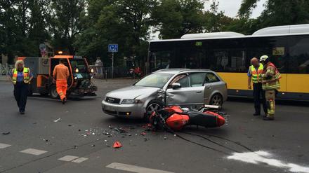 Auf der Schlesischen Straße stieß am Montagmorgen ein Motorrad mit einem Audi zusammen.