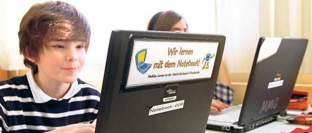 An der Maria-Montessori-Grundschule werden Notebooks und das Internet in den Unterricht integriert.