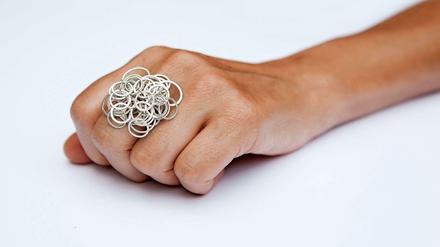 Beweglicher Ring aus Silber und Gold von Annette Lechler