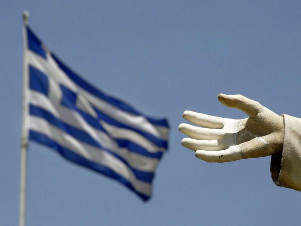 Europa reicht den Griechen die Hand, auch wenn diese das wohl anders sehen, jedenfalls bleibt die Frage, ob die Athener Regierung die Hilfe auch wirklich annehmen will.