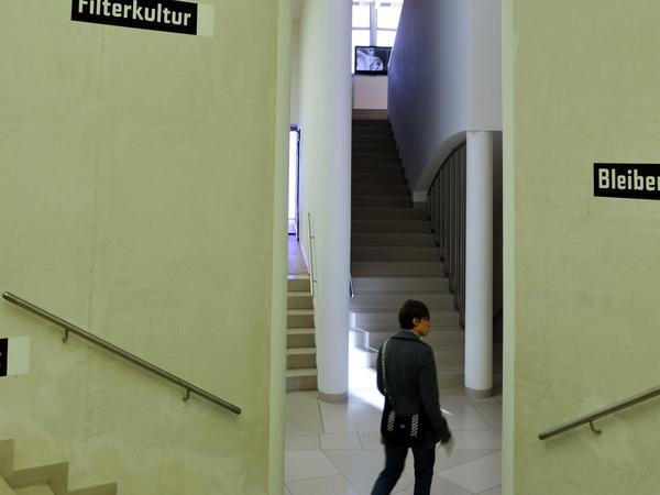 Schräg. Museum für Moderne Kunst in Frankfurt. 