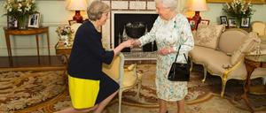 Großbritannies neue Premierministerin Theresa May bei Queen Elizabeth II. im Buckingham Palace.