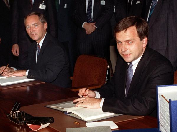 Wolfgang Schäuble (l.) und Günther Krause verhandelten den Einigungsvertrag.