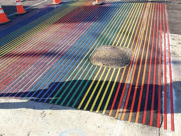 Ein Regenbogen als Fußgängerüberweg im Castro-Viertel.