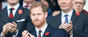 Sexsymbol. Prinz Harry, rothaarig im Gegensatz zum Bruder, hat die Verlobung mit der US-Schauspielerin Meghan Markle verkündet.