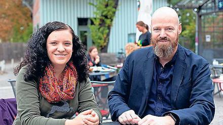 Wohlfahrt? Anja Blanke und Bernd Pfeiffer streiten in Friedenau, wie mit Flüchtlingen in Seenot umzugehen ist. 