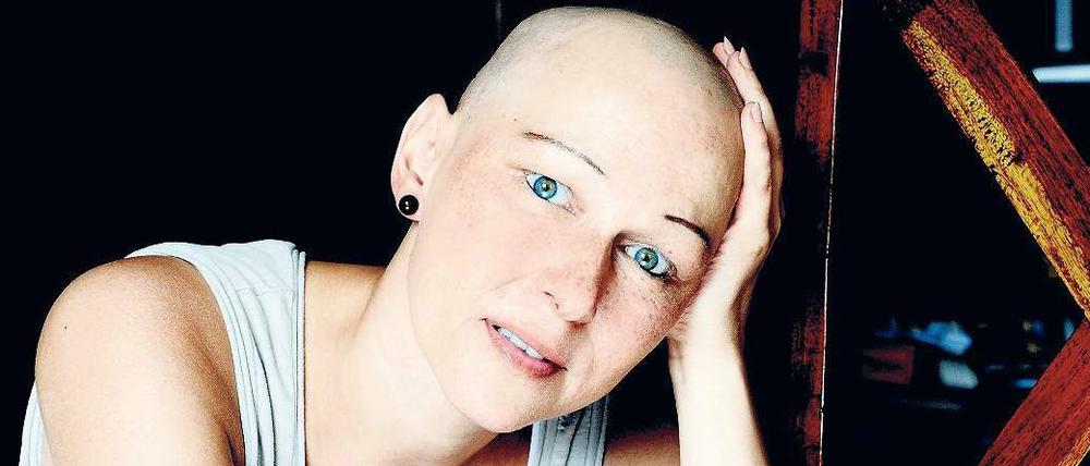 Selbstbestimmt bis zum Ende. Die Glatze nach der Chemotherapie gefällt ihr, sagt Katrin Bendrich. Sie will den Krebs nicht verstecken. 