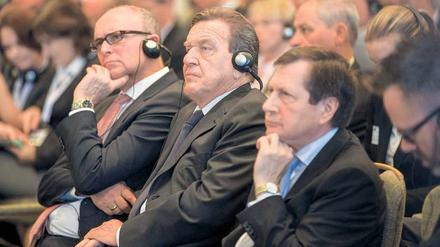 Ministerpräsident Erwin Sellering, Altkanzler Gerhard Schröder und der russische Botschafter in Deutschland, Wladimir Grinin (v.l.n.r.), beim Russlandtag.