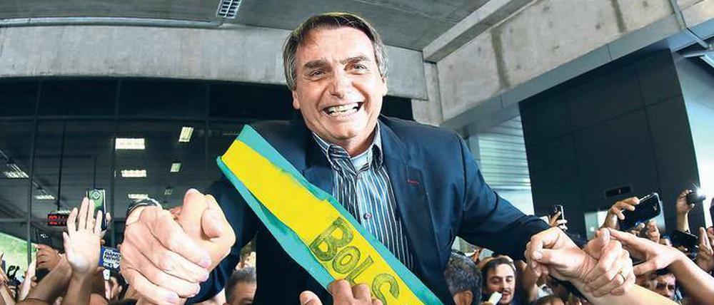 Oben angekommen. Jair Messias Bolsonaro, hier bei einem Wahlkampfaufritt in Curitiba, hat in Brasilien viele Fans.