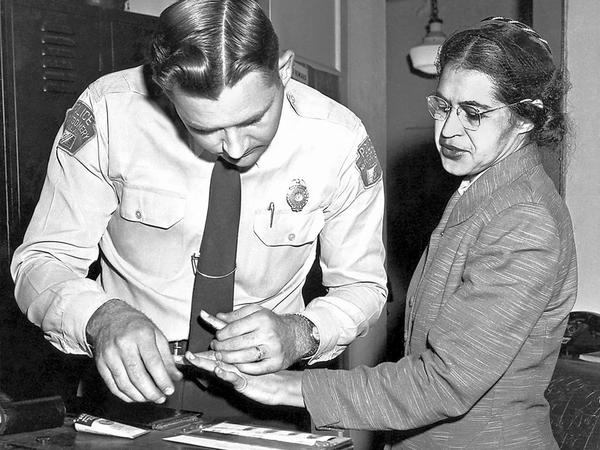 Rosa Parks bei ihrer Verhaftung.