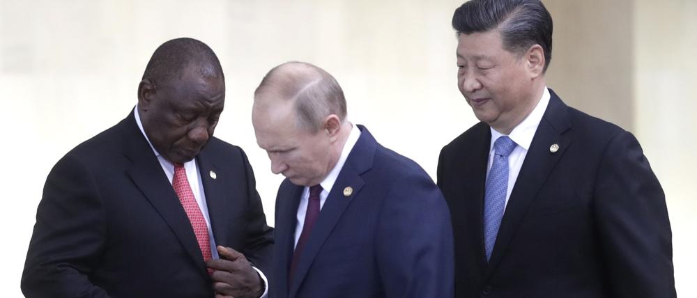 Die Präsidenten Südafrikas und Chinas, Cyril Ramaphosa und Xi Jinping, beim 11. Brics-Gipfel 2019 in Brasilien, damals noch mit Wladimir Putin. 