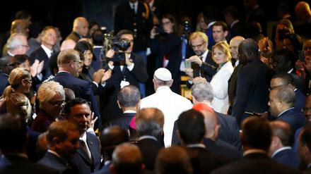 Der einzige helle Fleck im dunklen Saal: Papst Franziskus am Freitag bei der Vollversammlung der Vereinten Nationen in New York.