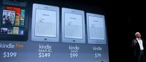 Das Tablet-Computer von Amazon gibt es in verschiedenen Preisklassen. Jeff Bezos präsentiert die Kindle-Modelle am Mittwoch mit sichtlichem Stolz.