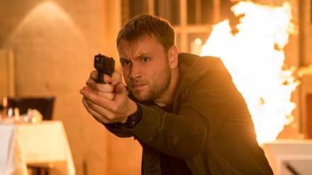 Max Riemelt schießt sich als Safeknacker Wolfgang den Weg frei in Staffel zwei von "Sense8"
