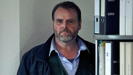 Muhammad Hövermann (Felix Vörtler) hat sich in der Bank verschanzt, mit einem Sprengstoffgürtel.