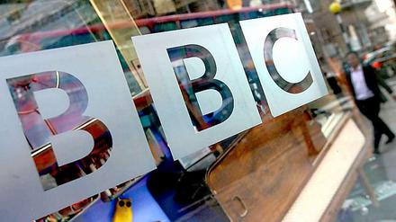 God save the BBC? Laut eines Berichts des britischen Parlaments hat die Rundfunkanstalt mit ihren jetzigen Strukturen keine großen Zukunftschancen.