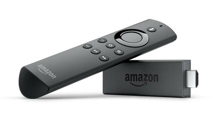 Über die Fernbedienung des Fire-TV-Sticks können sprachgesteuerte Anfragen an den Amazon-Dienst "Alexa" geschickt werden. 