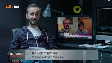 Hashtag Verafake: Jan Böhmermann erläutert in einem Einspieler, wie das „Neo Magazin Royale“ zwei Schauspieler bei „Schwiegertochter gesucht“ eingeschleust hat.