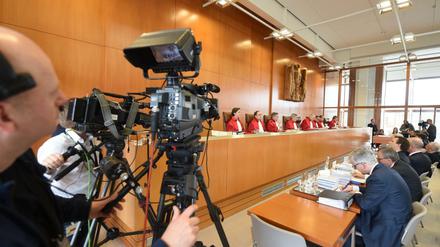 Urteile des Bundesverfassungsgerichts dürfen in Radio und Fernsehen live übertragen werden.