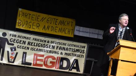 Jürgen Elsässer spricht im Januar 2015 auf einer Demonstration des Pegida-Ablegers Legida in Leipzig 