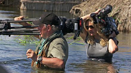 "Passion for Planet - Leben als Tierfilmer": Michael und Rita Schlamberger im überfluteten Sambia.