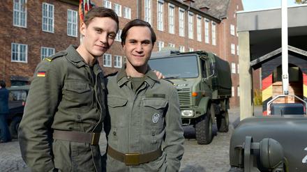 Bei der TV-Ausstrahlung nur mäßig erfolgreich, dafür erneut preisgekrönt. "Deutschland 83" mit Jonas Nay (l) und Ludwig Trepte erhält eine Grimme-Auszeichnung.