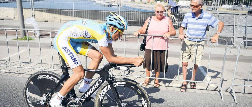 Der Spanier Alberto Contador, der die Tour de France 2009 gewonnen hat, gilt unter deutschen TV-Zuschauern nicht gerade als Aushängeschild des sauberen Radsports. Foto: AFP
