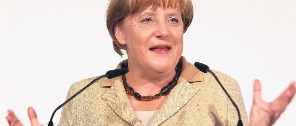 In einen Wettbewerb um Schnelligkeit sollten die Zeitungsverleger im Internet-Zeitalter nicht eintreten, sagte Kanzlerin Angela Merkel am Montag beim BDZV-Kongress. Foto: dpa