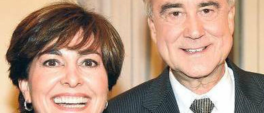 "Traumpaar des deutschen Fernsehens" wurden Paola und Kurt Felix genannt. Zusammen moderierten sie die Show „Verstehen Sie Spaß?“. Am vergangenen Mittwoch ist Kurt Felix im Alter von 71 Jahren an den Folgen einer Krankheit gestorben. 
