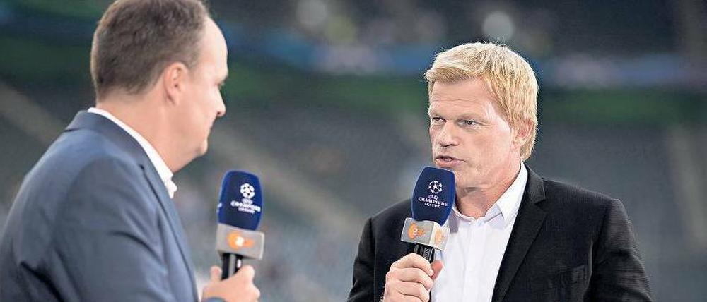 Entweder FC Bayern oder TV-Experte. Oliver Kahn (re.) und Moderator Oliver Welke sprechen heute Abend über das Bayern-Spiel gegen Valencia, live im ZDF (20 Uhr 15).