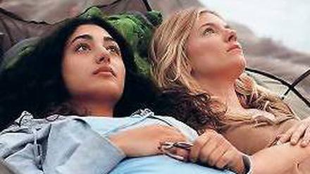 Unterwegs. Mona (Golshifteh Farahani, l.) und Marilyn (Sienna Miller). Foto: Arte